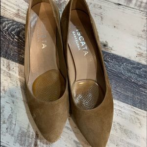 Viscata Barcelona rose suede U cut wedge